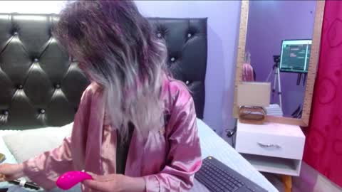     SOPHIA      online show from 01/04/25, 11:11