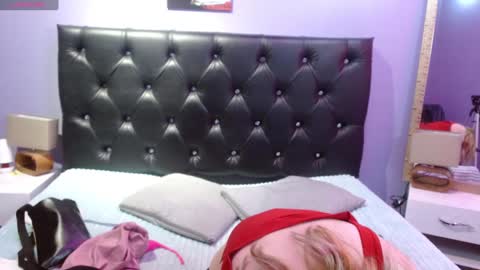     SOPHIA      online show from 01/15/25, 07:44