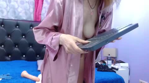     SOPHIA      online show from 02/14/25, 12:09