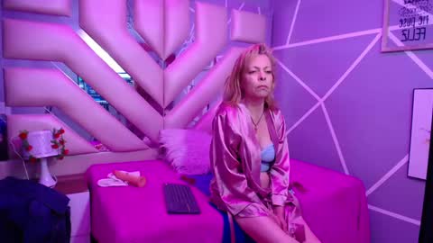     SOPHIA      online show from 02/18/25, 02:16