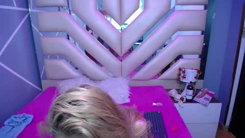     SOPHIA      online show from 02/19/25, 07:16