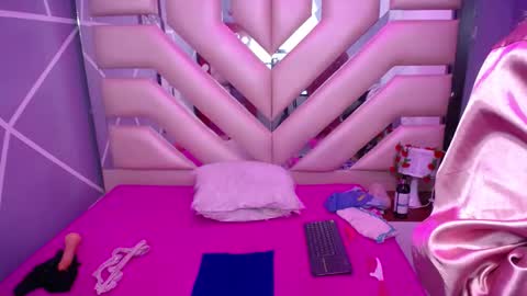     SOPHIA      online show from 02/21/25, 08:38