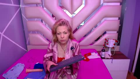     SOPHIA      online show from 02/22/25, 09:59