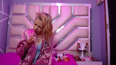     SOPHIA      online show from 02/26/25, 01:53