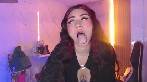 Sophia online show from 12/17/25, 01:39