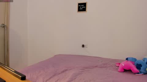 Snapshot of sophia_walkett chatting on 01/11/25, 04:25 Michelle online show from 01/11/25, 04:25