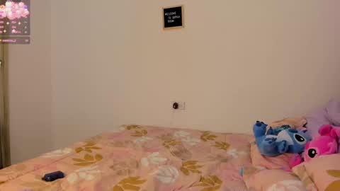 Snapshot of sophia_walkett chatting on 01/23/25, 03:32 Michelle online show from 01/23/25, 03:32