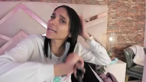 Sophia Paris online show from 11/30/25, 04:16