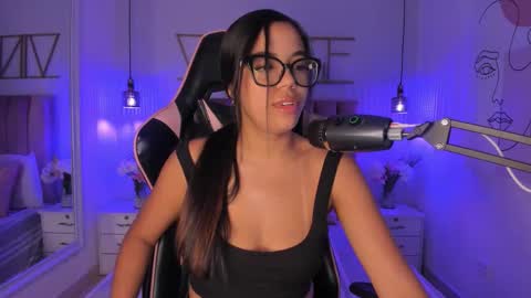 Sophie Hill  online show from 11/19/25, 08:09