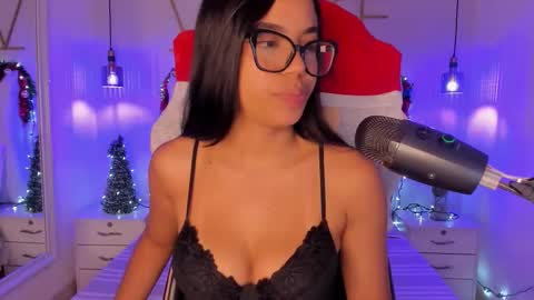 Sophie Hill  online show from 12/17/25, 08:04