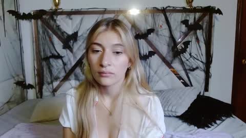 Snapshot of sophiaalee chatting on 10/24/25, 11:12 SophiaLee online show from 10/24/25, 11:12
