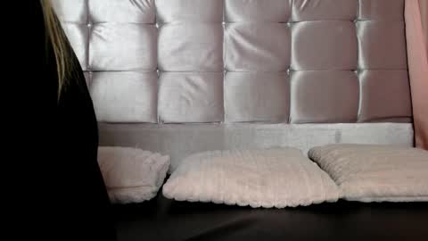 SophiaLee online show from 04/12/26, 12:15