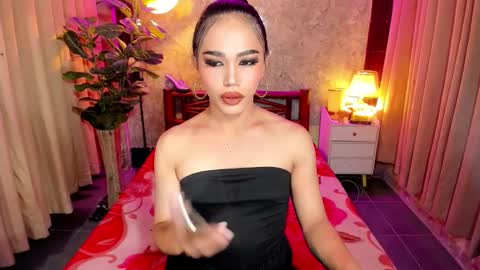 UR HOT SOPHIA online show from 11/21/25, 06:45