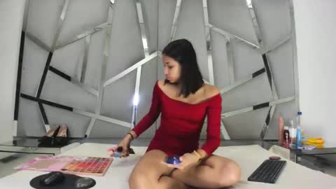 Snapshot of sophiadray chatting on 12/14/25, 04:45 Sophia online show from 12/14/25, 04:45