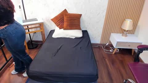 Sophia online show from 04/21/26, 12:00