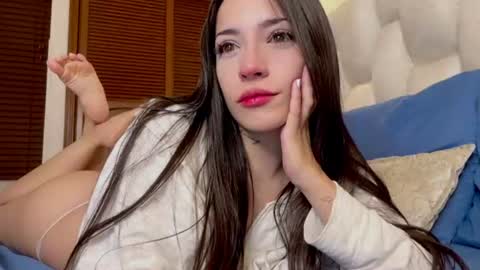 Snapshot of sophiarommie chatting on 06/16/26, 10:18 sophiarommie online show from 06/16/26, 10:18