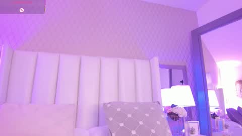 SophiaSmiths online show from 11/18/25, 10:14