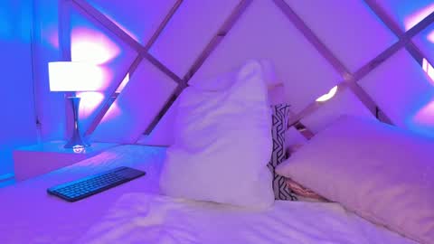 SophiaSmiths online show from 04/19/26, 08:24