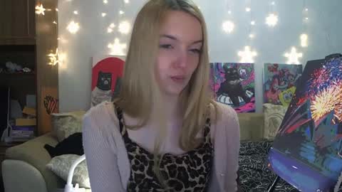 Snapshot of sophiasonata chatting on 12/20/24, 11:47 SophiaSonata online show from 12/20/24, 11:47