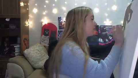 Snapshot of sophiasonata chatting on 02/19/25, 07:38 SophiaSonata online show from 02/19/25, 07:38