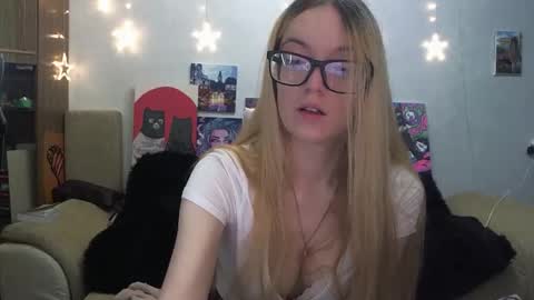 Snapshot of sophiasonata chatting on 09/18/25, 07:49 SophiaSonata online show from 09/18/25, 07:49