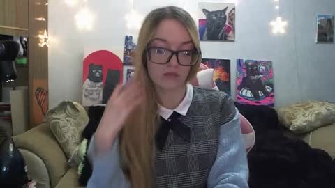 Snapshot of sophiasonata chatting on 10/04/25, 07:56 SophiaSonata online show from 10/04/25, 07:56