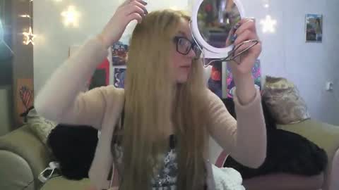 Snapshot of sophiasonata chatting on 10/23/25, 09:30 SophiaSonata online show from 10/23/25, 09:30