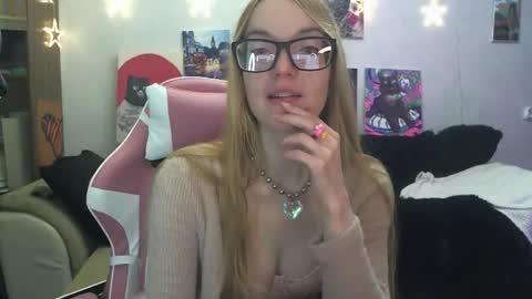 Snapshot of sophiasonata chatting on 12/13/25, 07:53 SophiaSonata online show from 12/13/25, 07:53