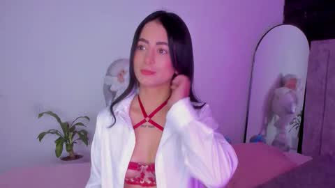 Snapshot of sophie_001 chatting on 12/16/25, 11:32 Sophie online show from 12/16/25, 11:32