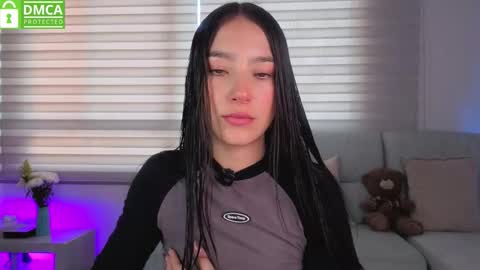 Snapshot of sophie_bbs chatting on 12/01/25, 02:33 Sophie online show from 12/01/25, 02:33