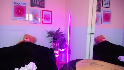 Snapshot of sophie_benet_ chatting on 06/15/26, 11:34 Sophie online show from 06/15/26, 11:34