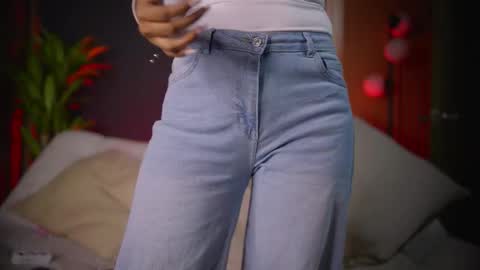 Snapshot of sophie_blake_ne chatting on 03/29/26, 02:22 Sophie Your Squirt Queen online show from 03/29/26, 02:22