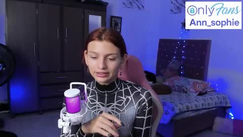 sophie doll online show from 10/28/25, 08:11