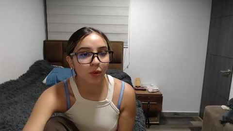 sophie_fox2 online show from 05/21/26, 11:56