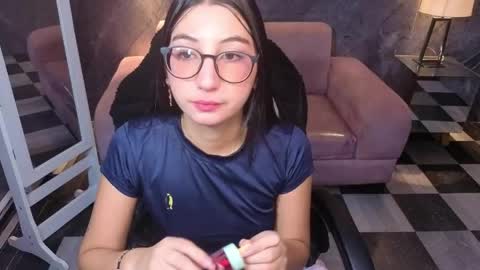 sophie_jones_b online show from 06/04/26, 12:44