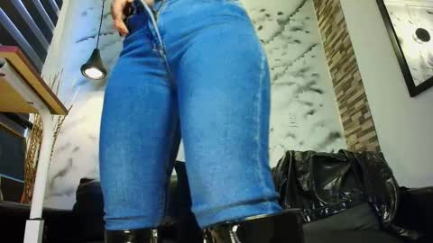 Sophie online show from 10/17/25, 01:03