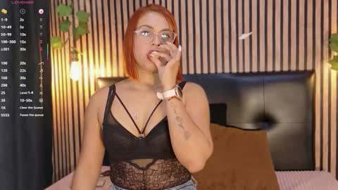 sophie_new25 online show from 09/18/25, 12:18