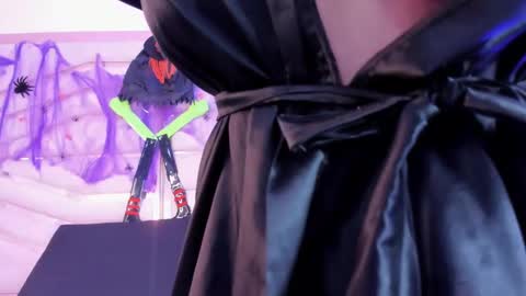 sophie_newton online show from 10/28/25, 12:30