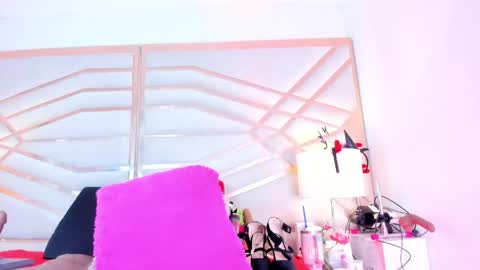 sophie_newton online show from 04/22/26, 12:07