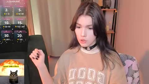 Snapshot of sophie_nomenal_ chatting on 09/19/25, 08:53 sophie_nomenal_ online show from 09/19/25, 08:53