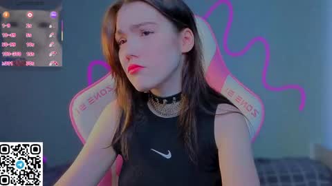 sophie_nomenal_ online show from 04/21/26, 06:52