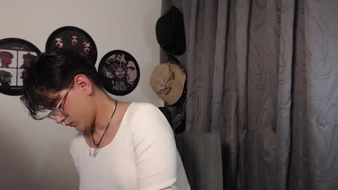 sophie_ross1 online show from 12/05/25, 12:30