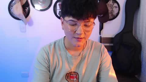 sophie_ross1 online show from 04/10/26, 01:55