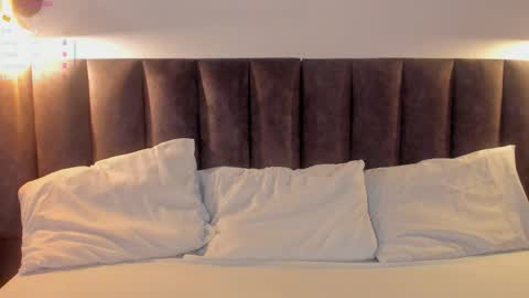 sophie_smith19 online show from 11/05/25, 02:28