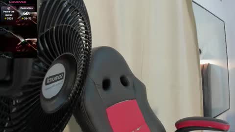 sophie_smith19 online show from 12/05/25, 02:25