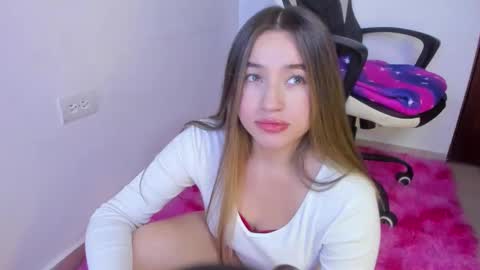 sophie_spencer1 online show from 12/19/25, 02:07