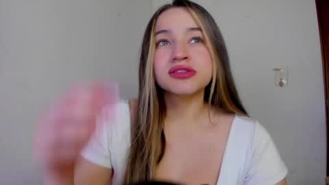 sophie_spencer1 online show from 04/01/26, 03:40