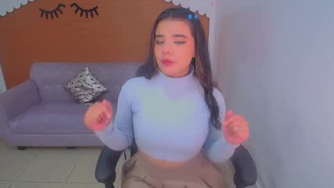 Snapshot of sophie_t_ chatting on 03/08/25, 04:12 Sofia online show from 03/08/25, 04:12