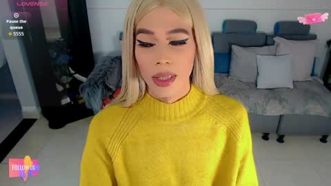 sophie_vall online show from 03/30/26, 12:00
