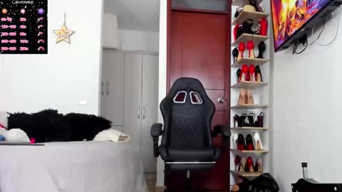 Snapshot of sophiebaker__ chatting on 12/22/25, 01:57 sophiebaker__ online show from 12/22/25, 01:57